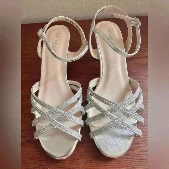 Benjamin Walks Touch Ups Women's Amara Heeled Sandal Silver Size 6.5 New - Picture 3 of 11